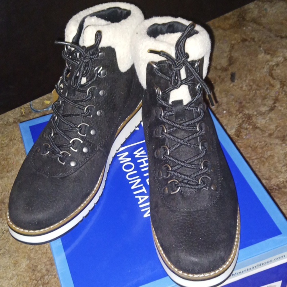 White Mountain Womens Cozy Ankle Boot